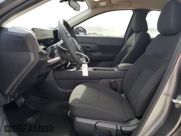 2025 Nissan Kicks S z VIN 3N8AP6BA9SL395850, wystawiony jako Copart lot #64108035 z przebiegiem 691 mil mil oraz Szkoda całkowita • Salvage title. Historia ofert i sprzedaży dostępna na DreamBid. Obrazek 7.