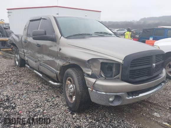 2007 Dodge 1500 SLT z VIN 3D7KR19D17G809058, wystawiony jako IAAI lot #41558278 z przebiegiem 163 346 mil mil oraz . Historia ofert i sprzedaży dostępna na DreamBid. Obrazek 1.