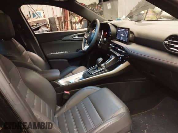 2024 Dodge Hornet R/T Plus с VIN ZACPDFDW1R3A08529, выставлен на аукционе IAAI как лот 41554215 с пробегом 9 286 миль миль и . История ставок и продаж доступна на DreamBid. Изображение 5.