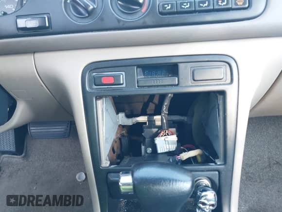 1996 Honda Accord LX with VIN 1HGCD563XTA060237, listed as a IAAI auction lot 42828626 with 110,927 mi miles and . Bid and sale history available at DreamBid. Image 11.