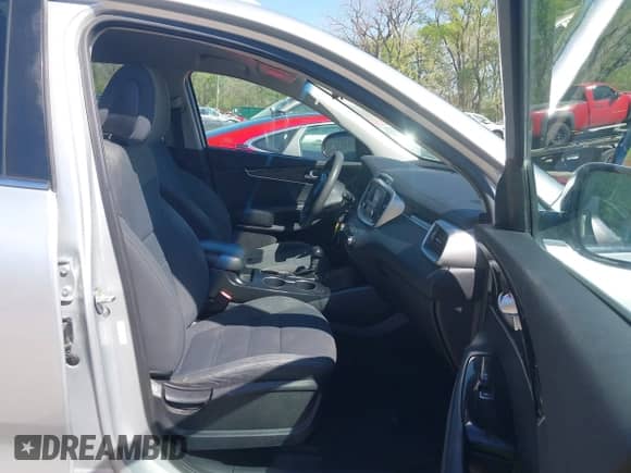 2016 Kia Sorento L with VIN 5XYPG4A3XGG115316, listed as a IAAI auction lot 42024875 with 148,523 mi miles and . Bid and sale history available at DreamBid. Image 5.