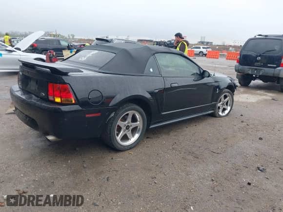 2001 Ford Mustang SVT Cobra z VIN 1FAFP46V81F232446, wystawiony jako IAAI lot #41957862 z przebiegiem 213 625 mil mil oraz . Historia ofert i sprzedaży dostępna na DreamBid. Obrazek 4.
