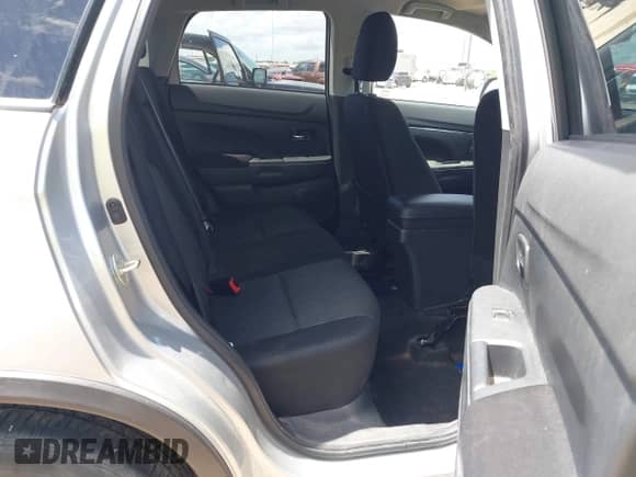 2021 Mitsubishi Outlander ES z VIN JA4APUAU8MU001012, wystawiony jako IAAI lot #42541024 z przebiegiem 77 642 mil mil oraz . Historia ofert i sprzedaży dostępna na DreamBid. Obrazek 8.