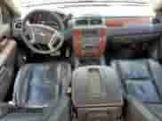 2011 Chevrolet Silverado 2500HD LTZ z VIN 1GC1KYC83BF215855, wystawiony jako Copart lot #68913305 z przebiegiem 213 230 mil mil oraz Szkoda całkowita • Salvage title. Historia ofert i sprzedaży dostępna na DreamBid. Obrazek 8.