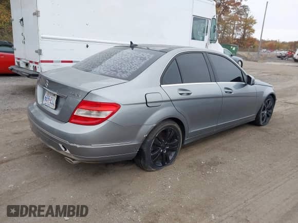 2011 Mercedes-Benz C 300 Sport с VIN WDDGF8BB0BR178621, выставлен на аукционе IAAI как лот 43561524 с пробегом Не указан миль и . История ставок и продаж доступна на DreamBid. Изображение 4.