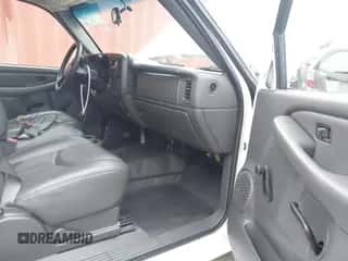 2005 Chevrolet Silverado 1500 z VIN 1GCEC14X95Z233467, wystawiony jako IAAI lot #43295187 z przebiegiem 169 076 mil mil oraz . Historia ofert i sprzedaży dostępna na DreamBid. Obrazek 5.