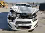 2014 Chevrolet Sonic LT z VIN 1G1JC6SGXE4103170, wystawiony jako Copart lot #67769315 z przebiegiem Nie podano mil oraz Szkoda całkowita • Salvage title. Historia ofert i sprzedaży dostępna na DreamBid. Obrazek 5.