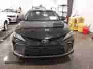 2023 Toyota Camry Hybrid XLE z VIN 4T1F31AK5PU611888, wystawiony jako IAAI lot #41304654 z przebiegiem 40 140 mil mil oraz . Historia ofert i sprzedaży dostępna na DreamBid. Obrazek 12.