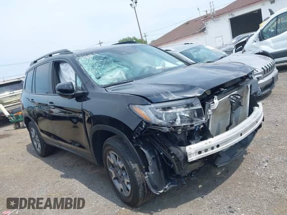 2022 Honda Passport TrailSport with VIN 5FNYF8H60NB013915, listed as a IAAI auction lot 42824907 with 22,900 mi miles and . Bid and sale history available at DreamBid. Image 1.