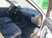 1993 Honda Accord z VIN 1HGCB7654PA150623, wystawiony jako IAAI lot #42815108 z przebiegiem 246 715 mil mil oraz . Historia ofert i sprzedaży dostępna na DreamBid. Obrazek 5.