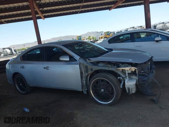 2014 Nissan Maxima SV with VIN 1N4AA5APXEC475581, listed as a IAAI auction lot 42554613 with 156,412 mi miles and . Bid and sale history available at DreamBid. Image 14.