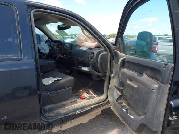 2011 Chevrolet Silverado 2500HD LT с VIN 1GC1KXC81BF228288, выставлен на аукционе IAAI как лот 42580929 с пробегом 301 747 миль миль и . История ставок и продаж доступна на DreamBid. Изображение 5.