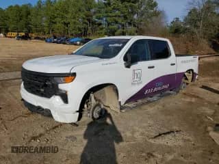 2022 Chevrolet Silverado 1500 Custom z VIN 1GCPDBEK5NZ533683, wystawiony jako Copart lot #48718943 z przebiegiem 19 572 mil mil oraz Szkoda całkowita • Salvage title. Historia ofert i sprzedaży dostępna na DreamBid. Obrazek 1.