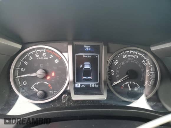 2022 Toyota Tacoma SR z VIN 3TYSZ5AN0NT077417, wystawiony jako Copart lot #62022335 z przebiegiem 9 254 mil mil oraz Nie do naprawy • Non repairable. Historia ofert i sprzedaży dostępna na DreamBid. Obrazek 9.