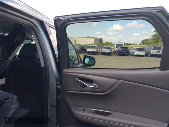 2025 Chevrolet Blazer LT с VIN 3GNKBJRS1SS164941, выставлен на аукционе IAAI как лот 43190640 с пробегом 13 382 миль миль и . История ставок и продаж доступна на DreamBid. Изображение 8.