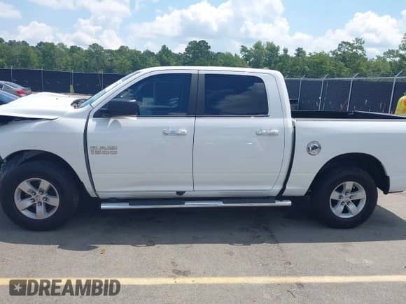 2018 Ram 1500 Big Horn z VIN 1C6RR7LG5JS307532, wystawiony jako IAAI lot #42576909 z przebiegiem 79 530 mil mil oraz . Historia ofert i sprzedaży dostępna na DreamBid. Obrazek 14.
