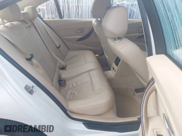 2013 BMW 3 Series 328i xDrive с VIN WBA3B5C54DF591140, выставлен на аукционе IAAI как лот 43298208 с пробегом 125 764 миль миль и . История ставок и продаж доступна на DreamBid. Изображение 8.