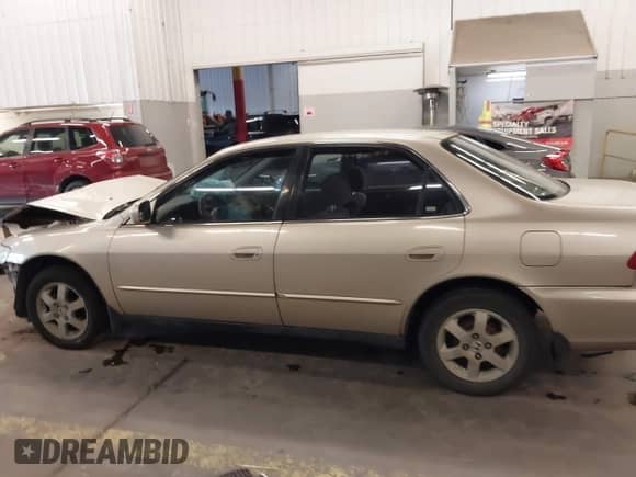 2000 Honda Accord SE с VIN JHMCG5672YC022973, выставлен на аукционе IAAI как лот 42383351 с пробегом 280 143 миль миль и . История ставок и продаж доступна на DreamBid. Изображение 15.