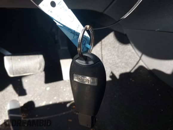 2012 Jeep Grand Cherokee Laredo z VIN 1C4RJEAGXCC355967, wystawiony jako IAAI lot #43340649 z przebiegiem 218 264 mil mil oraz . Historia ofert i sprzedaży dostępna na DreamBid. Obrazek 11.