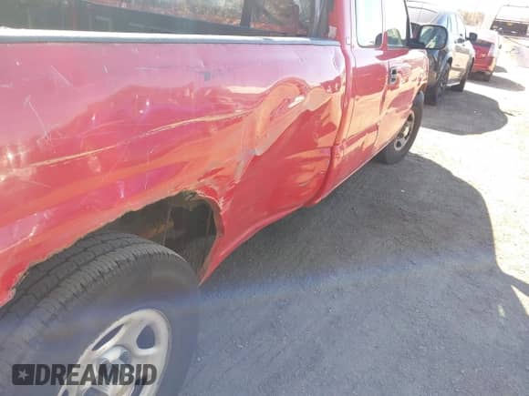 2004 Chevrolet Silverado 1500 LT z VIN 1GCEC19T14E120043, wystawiony jako IAAI lot #43527931 z przebiegiem 336 519 mil mil oraz . Historia ofert i sprzedaży dostępna na DreamBid. Obrazek 6.