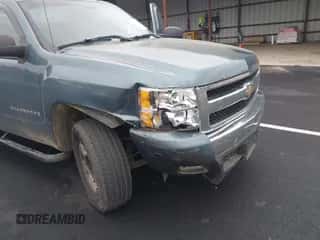 2007 Chevrolet Silverado 1500 1LT with VIN 1GCEC19J67Z520398, listed as a IAAI auction lot 43342710 with 230,397 mi miles and . Bid and sale history available at DreamBid. Image 6.