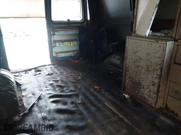 1998 Chevrolet Chevy Van с VIN 1GCGG25R1W1065455, выставлен на аукционе IAAI как лот 42684155 с пробегом 224 193 миль миль и . История ставок и продаж доступна на DreamBid. Изображение 8.