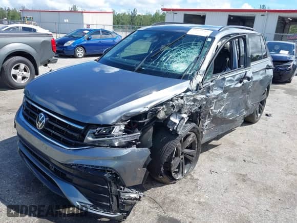 2024 Volkswagen Tiguan SE R-Line Black с VIN 3VVCB7AX4RM002566, выставлен на аукционе IAAI как лот 43273661 с пробегом 33 242 миль миль и . История ставок и продаж доступна на DreamBid. Изображение 2.