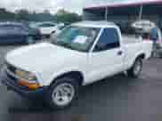 2003 Chevrolet S-10 LS с VIN 1GCCS14H338289619, выставлен на аукционе IAAI как лот 42657033 с пробегом 92 978 миль миль и . История ставок и продаж доступна на DreamBid. Изображение 2.