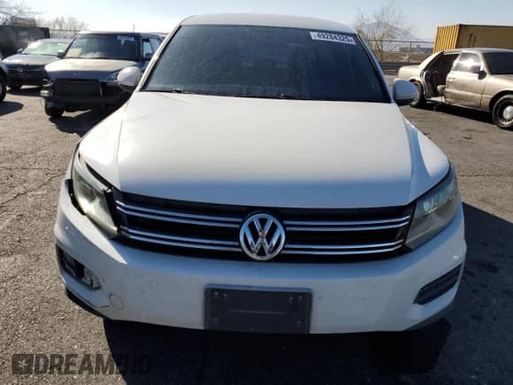 2013 Volkswagen Tiguan SE z VIN WVGAV3AX4DW599521, wystawiony jako Copart lot #49284325 z przebiegiem 123 430 mil mil oraz Czysty tytuł • Clean title. Historia ofert i sprzedaży dostępna na DreamBid. Obrazek 5.