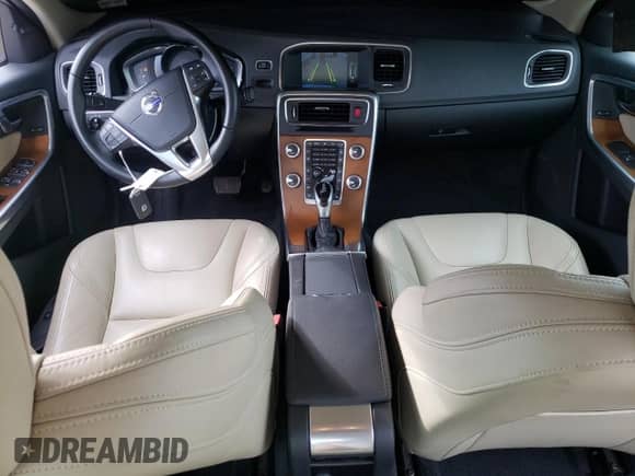 2017 Volvo S60 Inscription Platinum с VIN LYV402TMXHB126229, выставлен на аукционе Copart как лот 80331105 с пробегом 60 234 миль миль и Списание • Salvage title. История ставок и продаж доступна на DreamBid. Изображение 8.