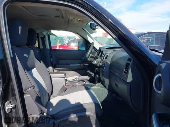 2007 Dodge Nitro R/T with VIN 1D8GU586X7W739538, listed as a IAAI auction lot 41683788 with 211,259 mi miles and . Bid and sale history available at DreamBid. Image 5.