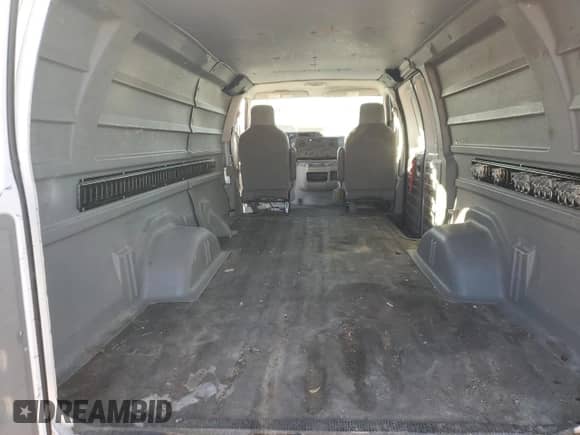 2013 Ford Econoline Cargo Commercial z VIN 1FTNS2EW5DDA61514, wystawiony jako Copart lot #85203014 z przebiegiem 158 672 mil mil oraz Szkoda całkowita • Salvage title. Historia ofert i sprzedaży dostępna na DreamBid. Obrazek 10.