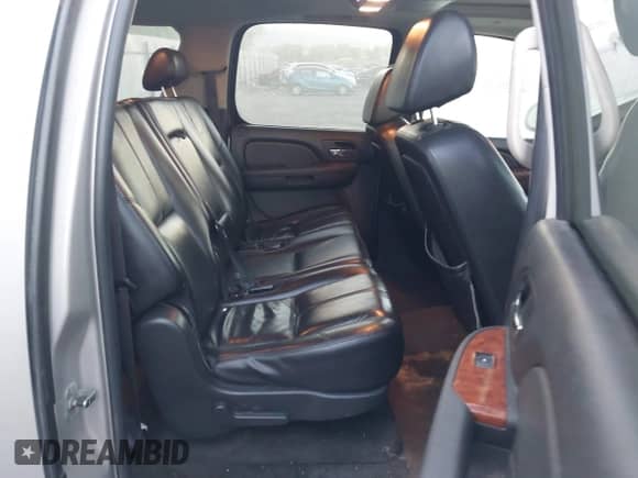 2007 Chevrolet Suburban LT z VIN 1GNFK16387J309545, wystawiony jako IAAI lot #43408763 z przebiegiem 221 834 mil mil oraz . Historia ofert i sprzedaży dostępna na DreamBid. Obrazek 8.
