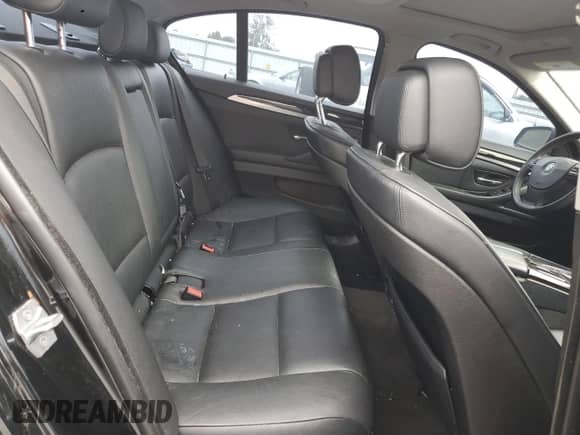 2013 BMW 5 Series 528i z VIN WBAXG5C50DD230356, wystawiony jako Copart lot #85726325 z przebiegiem 141 627 mil mil oraz Czysty tytuł • Clean title. Historia ofert i sprzedaży dostępna na DreamBid. Obrazek 10.