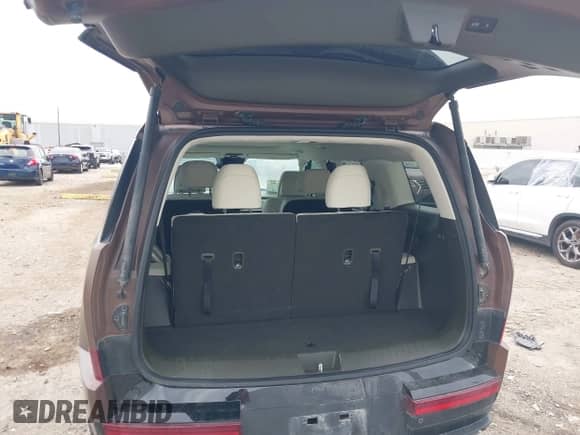 2024 Hyundai Santa Fe Calligraphy z VIN 5NMP54GLXRH030997, wystawiony jako IAAI lot #42754702 z przebiegiem 27 740 mil mil oraz . Historia ofert i sprzedaży dostępna na DreamBid. Obrazek 20.