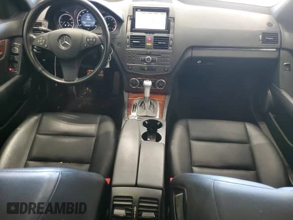 2011 Mercedes-Benz C 300 Sport с VIN WDDGF8BB6BF656834, выставлен на аукционе Copart как лот 82552555 с пробегом 113 750 миль миль и На запчасти • Non repairable. История ставок и продаж доступна на DreamBid. Изображение 8.