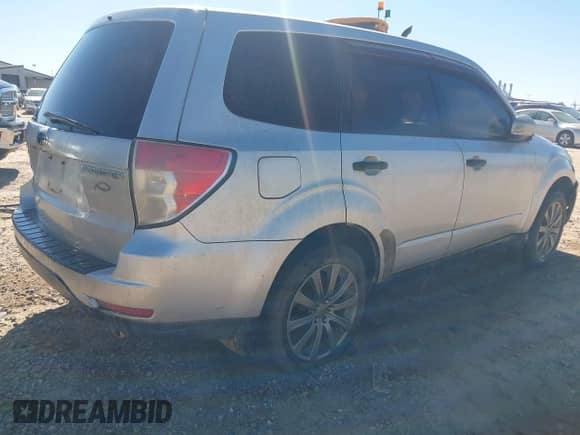 2010 Subaru Forester X z VIN JF2SH6ACXAH716230, wystawiony jako IAAI lot #43478350 z przebiegiem 223 938 mil mil oraz . Historia ofert i sprzedaży dostępna na DreamBid. Obrazek 4.