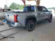 2024 Toyota Tacoma SR5 с VIN 3TYLB5JN4RT023360, выставлен на аукционе IAAI как лот 42874391 с пробегом 11 377 миль миль и . История ставок и продаж доступна на DreamBid. Изображение 4.