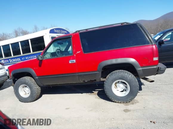 1999 Chevrolet Tahoe z VIN 3GNEK18R7XG189820, wystawiony jako IAAI lot #41631906 z przebiegiem 212 720 mil mil oraz . Historia ofert i sprzedaży dostępna na DreamBid. Obrazek 15.