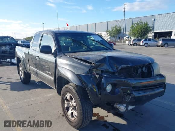 2007 Toyota Tacoma PreRunner z VIN 5TETU62NX7Z388023, wystawiony jako IAAI lot #43306755 z przebiegiem 182 795 mil mil oraz . Historia ofert i sprzedaży dostępna na DreamBid. Obrazek 6.