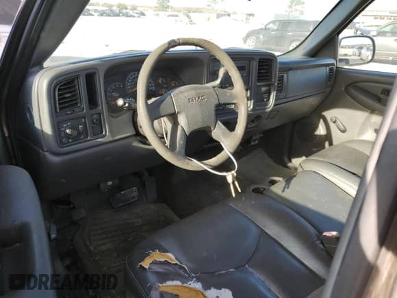 2003 GMC Sierra 1500 Work Truck with VIN 1GTEC14V33E288628, listed as a Copart auction lot 43372905 with 117,443 mi miles and Salvage title. Bid and sale history available at DreamBid. Image 8.