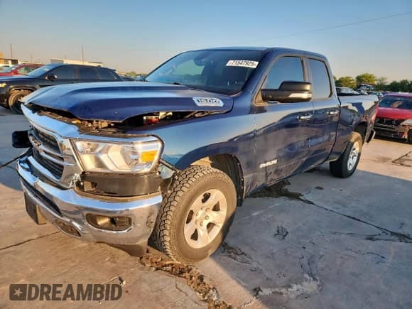2019 Ram 1500 Big Horn z VIN 1C6SRFBT5KN824792, wystawiony jako Copart lot #71547925 z przebiegiem 84 502 mil mil oraz Szkoda całkowita • Salvage title. Historia ofert i sprzedaży dostępna na DreamBid. Obrazek 1.