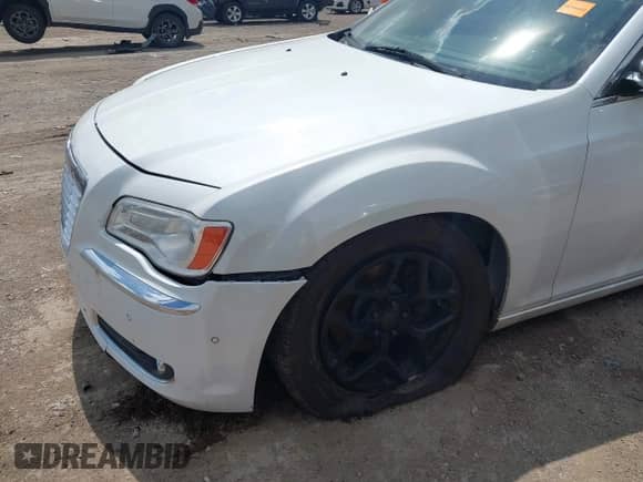 2011 Chrysler 300 C с VIN 2C3CA6CT9BH559813, выставлен на аукционе IAAI как лот 43121223 с пробегом 184 370 миль миль и . История ставок и продаж доступна на DreamBid. Изображение 6.
