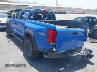 2025 Chevrolet Colorado 4WD Trail Boss с VIN 1GCPTEEK1S1153304, выставлен на аукционе IAAI как лот 42350566 с пробегом 4 419 миль миль и . История ставок и продаж доступна на DreamBid. Изображение 3.