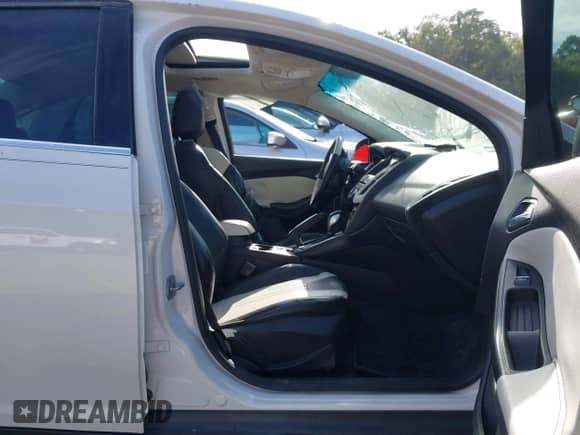 2013 Ford Focus Titanium z VIN 1FADP3J24DL280739, wystawiony jako IAAI lot #43033475 z przebiegiem 114 002 mil mil oraz . Historia ofert i sprzedaży dostępna na DreamBid. Obrazek 5.