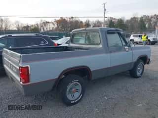 1988 Dodge D/W 100 with VIN 1B7FD04X9JS676023, listed as a IAAI auction lot 40746708 with 98,215 mi miles and . Bid and sale history available at DreamBid. Image 4.