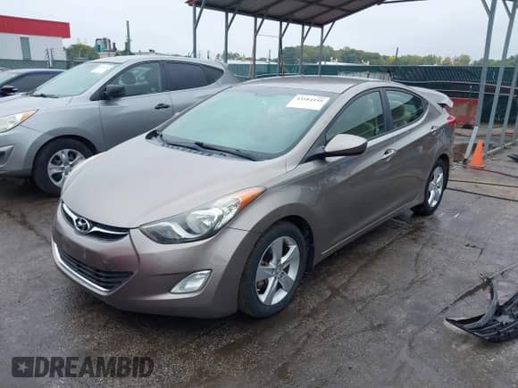 2013 Hyundai Elantra GLS z VIN 5NPDH4AE9DH179160, wystawiony jako IAAI lot #43184155 z przebiegiem 38 866 mil mil oraz . Historia ofert i sprzedaży dostępna na DreamBid. Obrazek 16.