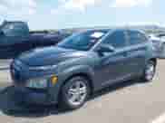 2020 Hyundai Kona SE z VIN KM8K12AA0LU504596, wystawiony jako IAAI lot #43075088 z przebiegiem 68 972 mil mil oraz . Historia ofert i sprzedaży dostępna na DreamBid. Obrazek 18.