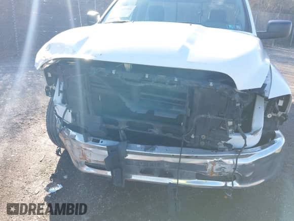 2018 Ram 1500 Tradesman z VIN 3C6JR6DT3JG129517, wystawiony jako IAAI lot #41221795 z przebiegiem 36 494 mil mil oraz . Historia ofert i sprzedaży dostępna na DreamBid. Obrazek 6.