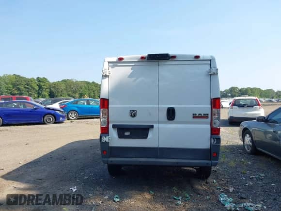 2018 Ram ProMaster Cargo z VIN 3C6TRVAG9JE117796, wystawiony jako IAAI lot #42776264 z przebiegiem 82 942 mil mil oraz . Historia ofert i sprzedaży dostępna na DreamBid. Obrazek 15.